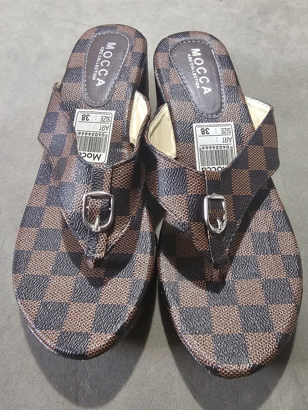 Women’s Fashion Checkered Buckle Thong Sandals - Mocca Art Collection - Size 7